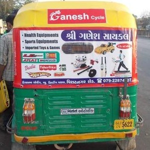 Display banners with auto rickshaw, Auto Rickshaw Advertising, Auto Rickshaw Marketing, Auto Rickshaw Advertisement